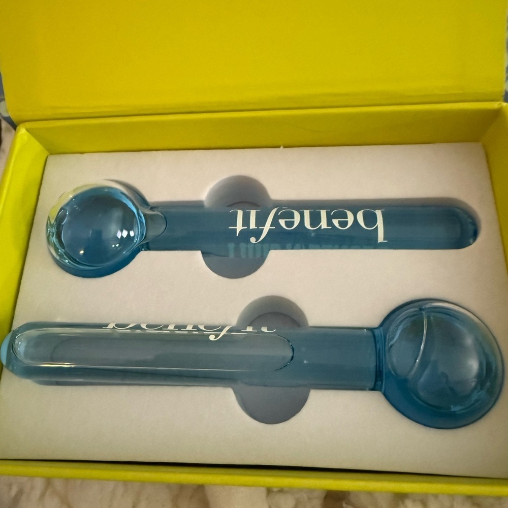 Benefit Depuff ‘N Chill Set New in Box - Picture 2 of 3